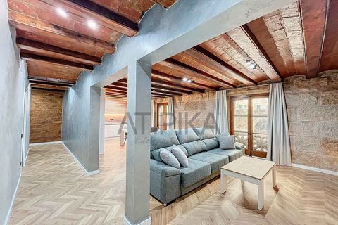 Newly renovated 130m2 apartment for sale, located in a refurbished building with an elevator. It is situated in the heart of the Gothic Quarter just minutes away from Barcelona City Hall. Upon entering, you are greeted by a spacious living-dining roo...