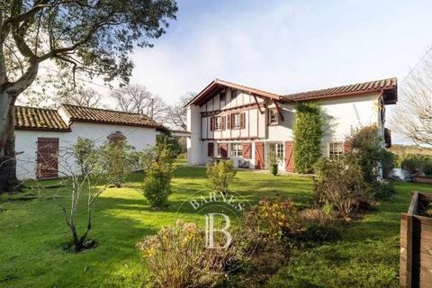 Basque farmhouse of 240 m² built in the seventeenth century, with outbuildings in a park of 5500 m². The house offers stunning views of the surrounding countryside. The house features an entrance, a living room, a dining room, 4 bedrooms and 3 bathro...