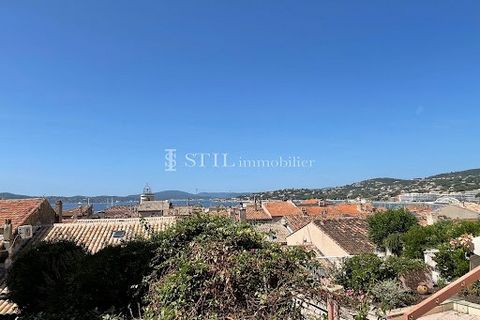 Sale apartment Sainte-Maxime. In a recent residence, superb 3-room apartment of approx. 93 m² with sea view. Close to shops and pedestrian streets, it offers: Entrance hall, guest toilet, large living room opening onto terrace, open-plan fitted kitch...