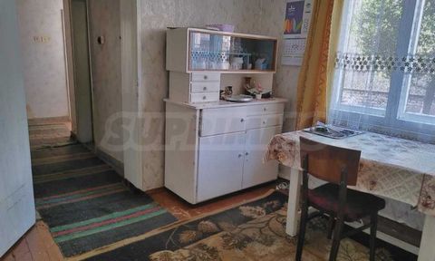 SUPRIMMO agency: ... House with yard for sale located in the town of Pernik. Close to the central part of the city, many institutions, a hospital and Graovo Street. The house was built in 1965. and has a built-up area of 150 sq.m and exposure south a...