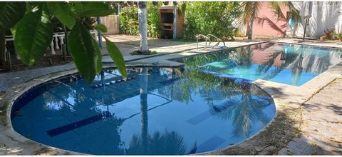 Sale of furnished cabin with pool and gazebo surrounded by trees and garden plants 3 blocks from the Aeromar beaches near public transportation and airport. Features:Terraces, living room, dining room, 4 bedrooms, the main one with internal bathroom ...