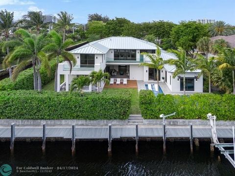 Introducing this exquisite NEW waterfront estate in Bay Colony, where luxury meets comfort. Situated on an interior facing point lot. Boasting 6 beds an office/gym, home theater & 7.5 baths, this residence is the epitome of elegance. The gourmet kitc...