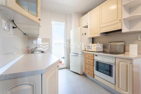 Split, Bol, Dubrovačka street, comfortable three-room apartment available for a period of at least 1 year. Located on the second floor of a building with an elevator. East-west orientation. It consists of three bedrooms, bathroom, hallway, kitchen, d...