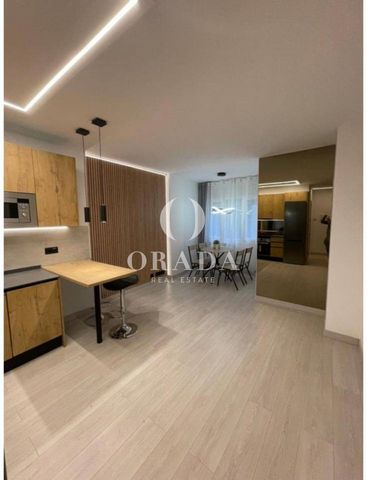 This apartment is located in the city center of Andorra la Vella, very close to Pyrenees, with a total area of 53 m² distributed in a single bedroom, a double bedroom, a complete bathroom, kitchen, and living-dining room. It stands out for its recent...