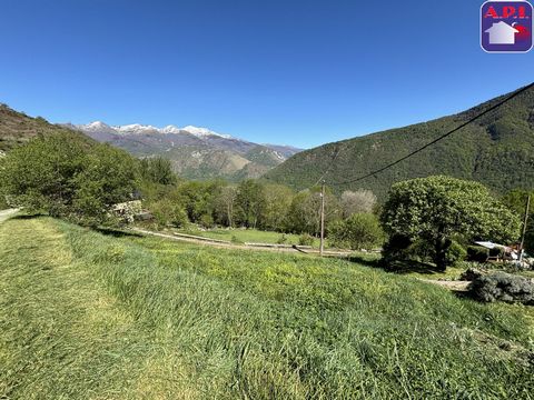 GREAT VIEW ! Come and discover this 640 m2 plot of land with a beautiful view of our Ariege Pyrenees! Located in a small mountain village five minutes from Les Cabannes and twenty minutes from the Beille resort, in a peaceful and pleasant setting. Wa...