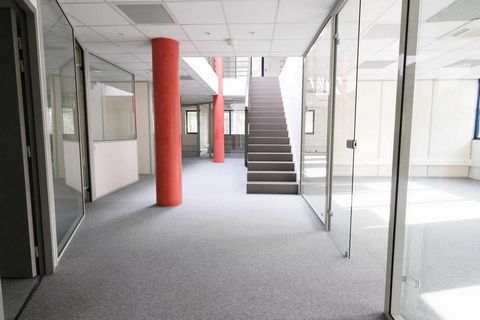 In the heart of Sophia Antipolis' LES BOUILLIDES district, we are offering 438 m2 of office space on two floors for sale or rent. Located in the centre of the technology park, the duplex offices are in very good condition, partitioned, air-conditione...