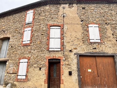 Gelegen nabij Limoux, op 10 minuten van alle voorzieningen, in een mooi dorpje, oud stenen wijnboeren-huis, met een oppervlakte van ongeveer 330 m² met zichtbare stenen muren, ruime kamers en de ruwbouw (dak, vloeren) in goede staat. De woning beschi...