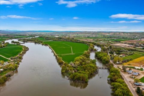 Don't miss this incredible opportunity to own your own island! Ultimate 209-acre recreational paradise along the Snake River on the outskirts of Payette, Idaho. This rare legacy property offers a variety of recreational opportunities, water rights, w...