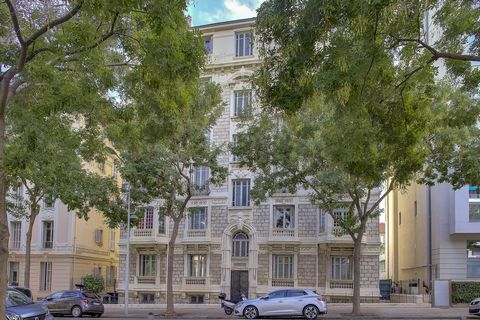 Nice - Parc Impérial // Facing the Russian church, in a beautiful well-maintained building and renovated common areas with elevator. Charming 3 room apartment in excellent condition. Located in the prestigious Parc Impérial area of Nice. This propert...