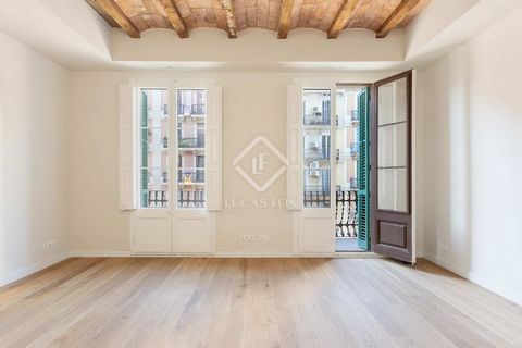 Lucas Fox is offering four completely renovated apartments and one to be renovated in a beautiful modernist-style building in the prestigious Golden Square area of Barcelona's Eixample district. The properties are located within a turn-of-the-century...