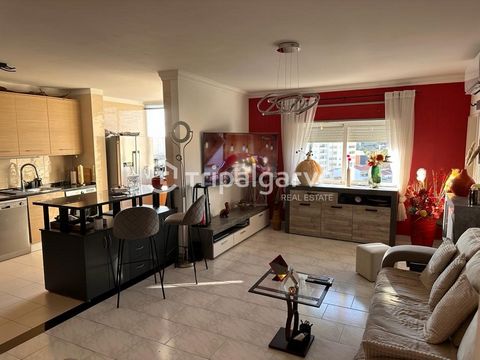 2 bedroom apartment located at the foot of Aqua Shopping, in Portimo, just a few minutes from downtown Portimo and the Riverside Area. In the surrounding area we can find the most diverse services, such as supermarkets, pharmacies, schools, hospitals...