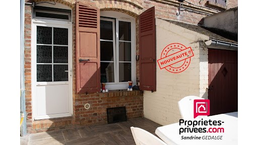 Are you looking for a warm and well-located house in Beauvais? This 70 m² house spread over two floors offers you all the comfort you need. Ideally located in one of the most sought-after areas of Beauvais, this property is perfect for quiet living c...