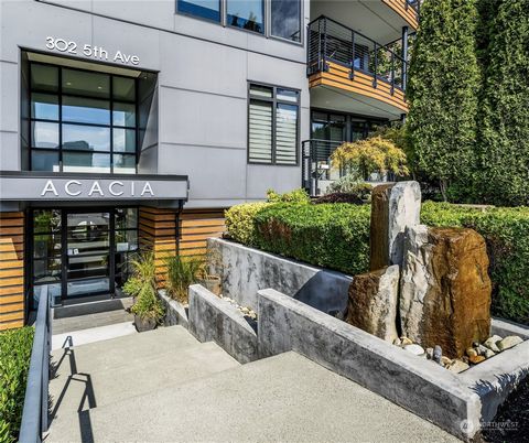 Sophisticated & spacious,rare 3-BR unit at boutique Acacia on 5th condo offers one-level living in downtown Kirkland. The elevator opens into the thoughtfully curated unit,reflecting recent updates to the open plan. Efficiency meets style;two-sided h...