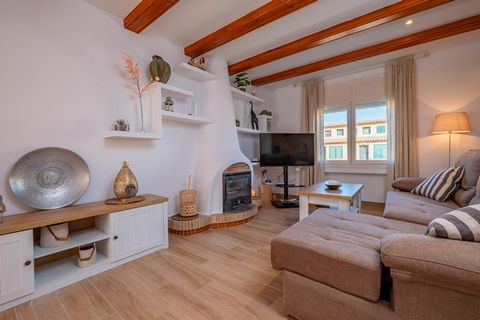 300 m walk from the center of Begur and 4.8 km from Aiguablava beach. Apartment/duplex located in the center of Begur, bright and walking distance to all services. It is located in a small community of 2 apartments (ground floor and 1st floor). The r...