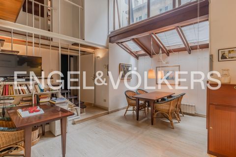 In the heart of the historic centre, in one of the most sought-after areas by both residents and by those considering an investment in Venice, we discover a small house, completely independent, with access from an exclusive courtyard. This particular...