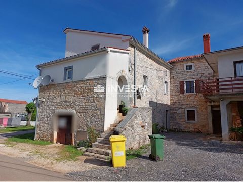 A renovated autochthonous Istrian house is for sale in the vicinity of Poreč, located in a very quiet place surrounded by modern villas.   The house has an area of 350 m2 and extends over three floors, ground floor, first floor and attic with a garde...
