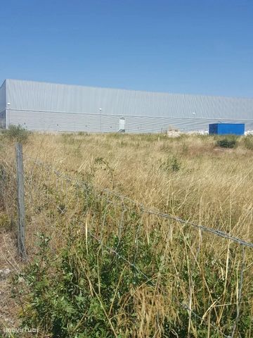 1 Plot of industrial land with an area of 4,752 m2 Land for construction of industrial warehouse It is on the EN3 with great access to the A1 - A10 - A22 and others (the photo shown does not correspond to the terrain)