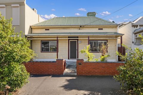Combining an attractive allotment size of approx. 249 sq.m within a highly sought after pocket of Port Melbourne, this double fronted home is perfectly poised to be transformed into a stunning family home. Located for lifestyle excellence, within eas...