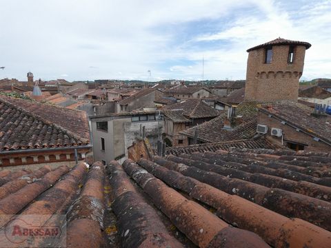 TARN (81) For sale in the historic heart of Albi this T2 apartment of approximately 38m² with on the floor above (independent entrance) a room of approximately 24m². The whole is located on the 3rd and 4th floor of 'a building which adjoins the Saint...