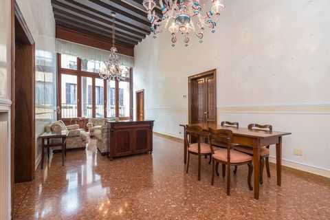Venice San Marco Piano Nobile with lift. Close to the La Fenice theater and a few steps from Piazza San Marco and the Rialto bridge, the main floor is located on the second floor in a building with a lift. The property consists of an entrance hall, l...