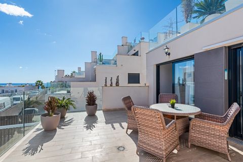 Welcome to this modern 2 bedroom apartment with large terrace and sea views in Gran Alacant. The apartment is located in the second floor and has a living area of 82 m2. It consists of two double bedrooms and two bathrooms, where one of them is en-su...