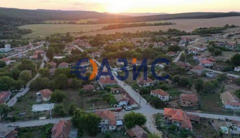 ID 31991976 A beautiful plot of land for construction in the village of Popovich is offered for sale. Byala , Varna region . Cost: 14,000 euros Locality: S.Popovich Land area: 500 sq. m. Payment scheme: 2000 euros-deposit 100% when signing a notarial...