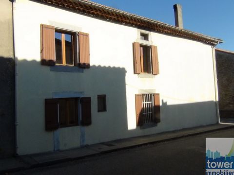 Stone village house located in a beautiful village of the Montagne Noire, next to Montolieu, the village of books, 20 minutes from Carcassonne. 2 sides 1 single floor 3 bedrooms with a very large attic of 42 m2 convertible, with windows. Double glaze...