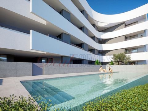 Deal Homes presents, Luxury apartment, under construction, located close to shops, services and the prestigious Porto Mós beach. Inserted in a 3-storey building with elevator; and a total area of 172,7m2, which includes the sum of the gross area insi...