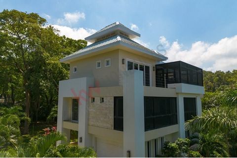 Welcome to luxury living in Lawson Rock, Roatán's premier gated community. Experience tranquility with water views from every room in this exquisite home designed by Sandridge Interiors. Enjoy outdoor dining and a gas barbecue in a lush tropical sett...