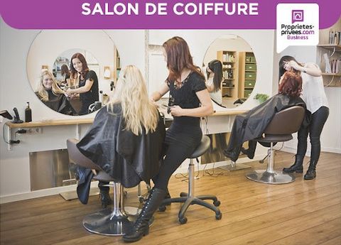 Rémi bietet Ihnen diesen Friseursalon, gut gelegen, in der Nähe einer großen Verwaltung, in einem Einkaufsviertel der Innenstadt von Nizza Dieser 25 m² große Salon, der seit 2013 geöffnet ist, hat eine gute Kundschaft von treuen Stammgästen. Dieser S...