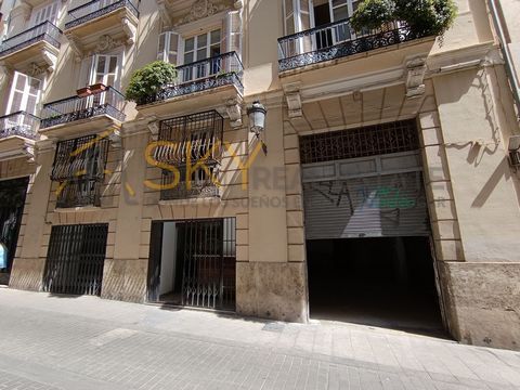 Descubre la oportunidad perfecta para tu negocio en Ciutat Vella - La Xerea con Sky Real Estate Características del Inmueble: Sky Real Estate te presenta una oportunidad única para establecer tu negocio en uno de los barrios más prestigiosos de Valen...