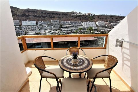 Gerenoveerd appartement te koop in Puerto Rico, Gran Canaria Het huis: Het appartement heeft een zeer comfortabele indeling met ruimte voor 4 personen. Het ligt op het oosten en kan een groot deel van de dag profiteren van natuurlijk zonlicht. Bovend...