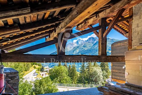 Hier is een atypisch pand dat u zal verleiden: het profiteert van een vrij en prachtig uitzicht op de bergen van de Haute Tarentaise en de warmte en authenticiteit van een traditioneel gehucht. Op een steenworp afstand van de resorts Sainte Foy en Ta...