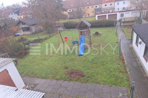 Beautiful building plot in Bamberg-Ost The offered property is located in a quiet and sought-after location in Bamberg-Ost. Originally, the owners acquired a property with a house and large plot, which has now been divided into two separate units. In...