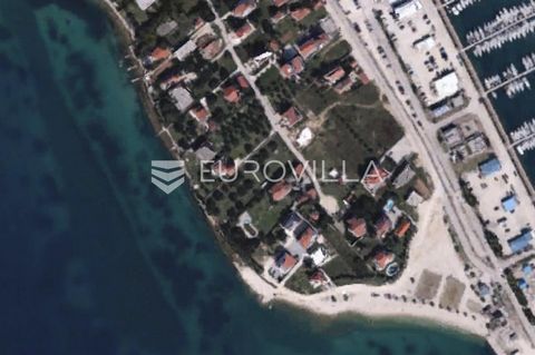 Zadar, Bibinje, beautiful building plot of 507 m2 in one of the most sought-after locations in Bibinje. This land offers incredible access to the sea and is located in the immediate vicinity of the beach, only 20 m, as well as the Sukošan marina, sec...