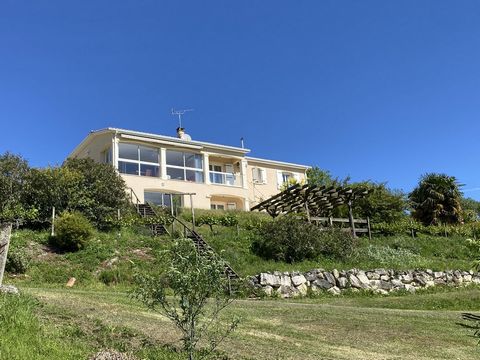 Wonen in de mooiste streek van de Charente Sud, landelijk wonen met het mooiste uitzicht van deze streek, wonen in een ruime en lichte eigentijdse woning aan de rand van een gehucht en op 10 km van winkels en scholen, wonen in een huis met de mogelij...