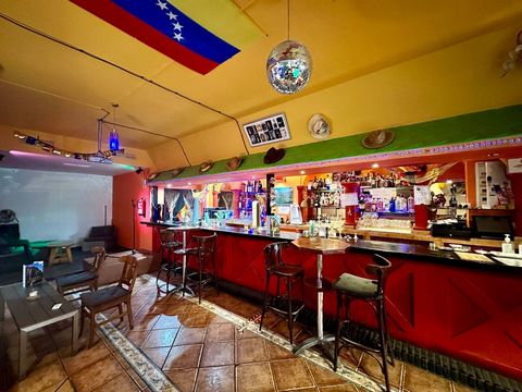 Leasehold bar in the centre of Fuengirola in second line of beach, transfer price 75. 000 euros excellent location, as it is located in a very busy area of the city, the local has 131metros of which 120 useful and 16 are terrace, the local is fully e...