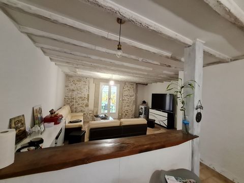 Castres city center Albinque sector, sells renovated house of 97 m2 with living rooms on the ground floor overlooking a pleasant garden, then upstairs 3 bedrooms, bathroom. There is also a converted attic. Plus: a large garage. Rare product, to see q...