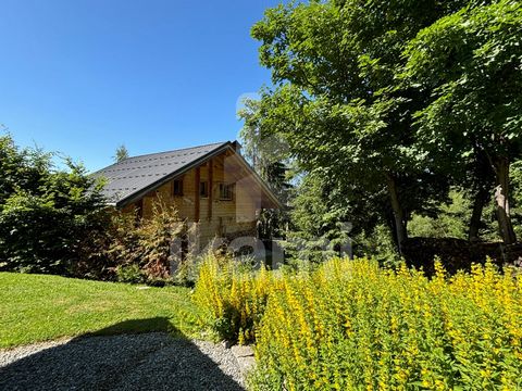 Sur la belle station de Saint François Longchamps, avec ses 165 km de pistes skiables en liaison avec la station de Valmorel, propriété composée de deux magnifiques chalets en bois et en pierre. Charme savoyard à l'état pur. La propriété se trouve à ...