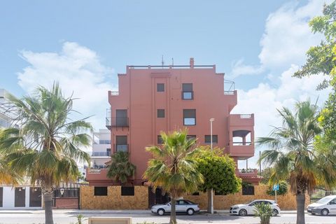 Deze vakantiewoning ligt in een bevoorrechte omgeving van Motril en is ideaal voor een gezin met kinderen. De accommodatie, gelegen aan de Costa Tropical van Granada, heeft verschillende toegangen tot de terrassen en een goed uitgeruste keuken om je ...