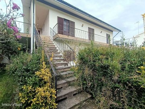 Moradia T3 em Orelhudo, Cernache, Coimbra   Dois pisos, anexo e logradouro R/C: cozinha, sala, casa de banho, quarto e garagem 1.º andar: cozinha, sala, 2 quartos e 2 casas de banho   Nota: Imóvel de Fundo de Investimento, sem Licença de Utilização.