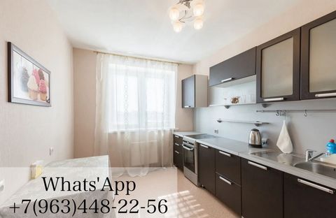 По аренде пишите в Whats'App +79634482256!!! Квартира сдается на любой срок, но ТОЛЬКО от месяца(УБЕДИТЕЛЬНАЯ ПРОСЬБА! Командировочным и посуточно просьба не беспокоить!!!) Счетчики за свет и воду оплачиваются дополнительно, отопление включено в стои...
