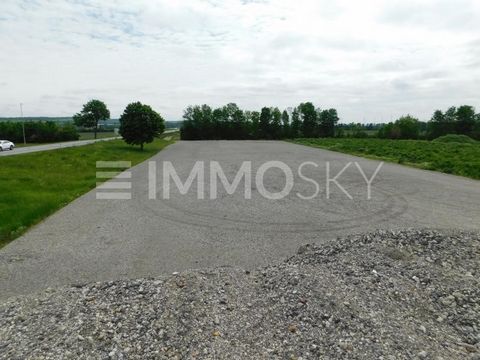 Se vende una parcela edificable de aprox. 5.860 m², que se encuentra en la zona comercial de terrenos edificables de zonificación 