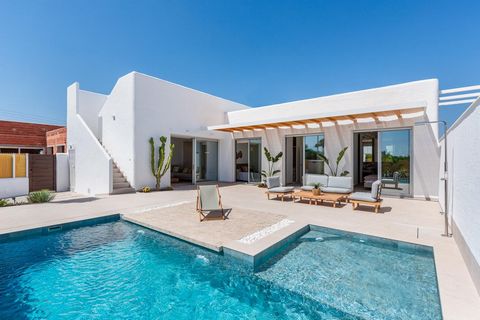 Villas de obra nueva en benijofar Residencial de obra nueva de villas en Benijofar. Villas de obra nueva de estilo moderno con cocina americana y sala de estar, 3 dormitorios, 2 baños, parcela privada con terraza, plaza de aparcamiento y piscina priv...