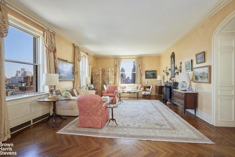 PARK AVENUE GRANDEUR Grand, zonovergoten residentie met 3 slaapkamers en hoge plafonds van 10+ voet en een panoramisch uitzicht op de skyline van Park Avenue en daarbuiten - tot aan de East River. Dit elegante huis is rijk aan klassieke vooroorlogse ...