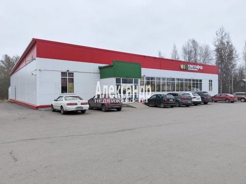 1703040 Приозерский район, п. Саперное, ул. Леншоссе продается здание торгового назначения, общая площадь 856 кв.м и земельные участки общей площадью 75 соток. 55 соток - земли населенного пункта, ВРИ - для размещения объектов розничной торговли, маг...