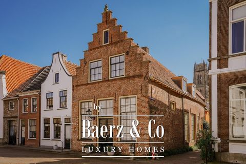 Op gewilde locatie binnen de vesting staat dit schilderachtige ensemble van twee met zorg onderhouden rijksmonumenten en een gezamenlijke zonnige patio met zicht op de Sint-Maarten. Het monumentje aan de Korte Strikstraat leent zich uitstekend als at...