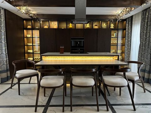 Located in Málaga. The short term rental is available from June till end of August 2025. The price is 4000€/ per week For the long term rental, please contact us. This beautifully refurbished 3-bedroom, 2-bathroom apartment is located in the popular ...