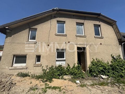 +++ Houd er rekening mee dat we alleen vragen accepteren met VOLLEDIGE persoonlijke informatie (volledig adres, telefoonnummer en e-mail)! +++ Te koop is een vrijstaand huis dat dringend gerenoveerd moet worden op een idyllische bouwkavel met een opp...