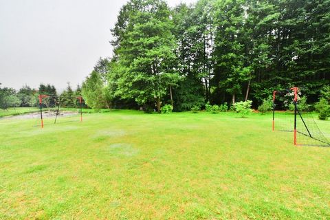 The quiet village of Święcianowo, 10 km from a larger town (Sławno), 5 km from the lake (Ostrowieckie Lake), where there is a beach and water equipment rental. The trip to the seaside is only 25 km. The immediate surroundings of the house are meadows...